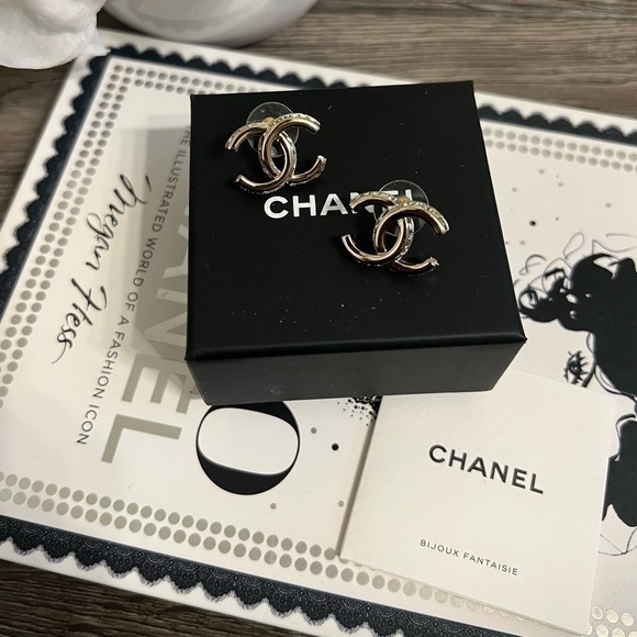 Chanel 2023 Gold Crystal CC Stud Earrings - Picture 9 of 9